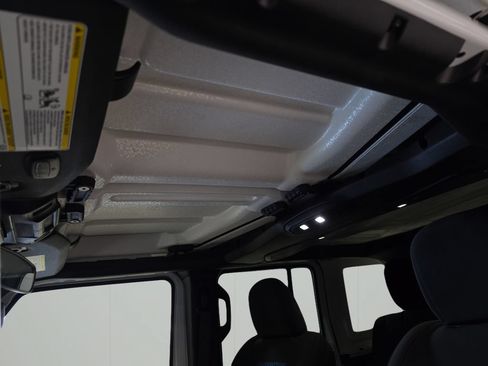 Used 2025 Jeep Wrangler Unlimited Rubicon 4xe w/ Safety Group AWD/4WD image 27
