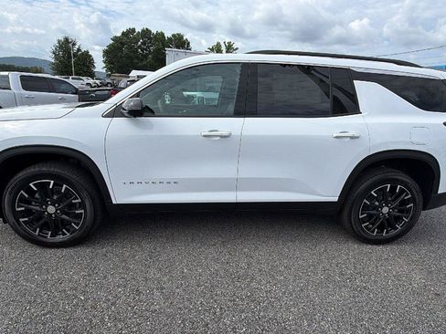 New 2026 Chevrolet Traverse LT w/ Sun and Wheel Package FWD image 12