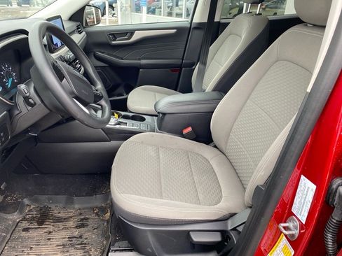 Used 2022 Ford Escape SE image 9