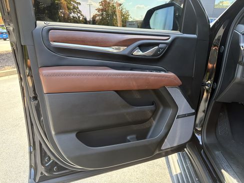 Used 2023 GMC Yukon Denali Ultimate w/ LPO, Floor Liner Package AWD/4WD image 17
