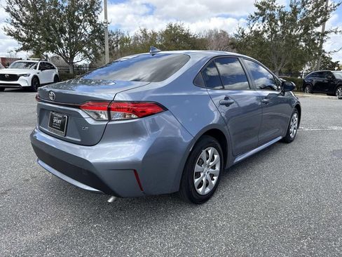 Used 2021 Toyota Corolla LE image 3