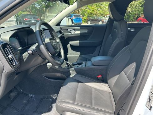 Used 2025 Volvo XC40 B5 Core AWD/4WD image 16