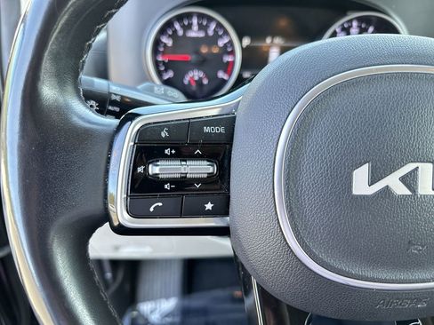 Used 2023 Kia Carnival LX image 30