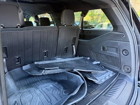 Used 2023 GMC Yukon XL SLE w/ Gmc Pro Safety Plus Package AWD/4WD image 26