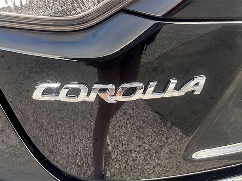 Used 2023 Toyota Corolla LE FWD image 30