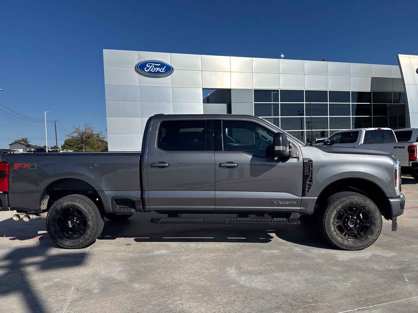 Used 2024 Ford F250 XLT w/ XLT Premium Package AWD/4WD image 2