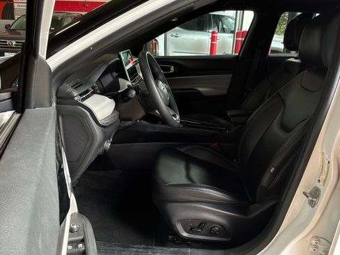 Used 2025 Jeep Compass Limited AWD/4WD image 10