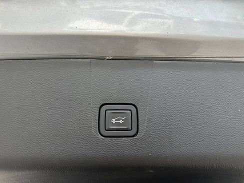 Used 2023 Chevrolet Traverse RS w/ LPO, Floor Liner Package AWD/4WD image 40