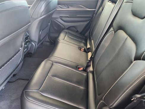 Used 2024 Jeep Grand Cherokee Limited image 21