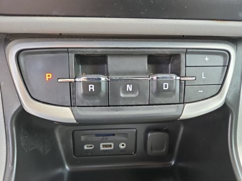 Used 2024 GMC Terrain SLT AWD/4WD image 31