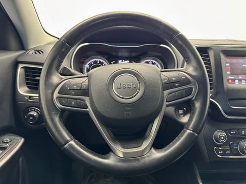 Used 2019 Jeep Cherokee Latitude Plus image 24