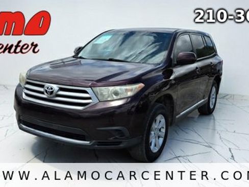 Used 2013 Toyota Highlander FWD image 1