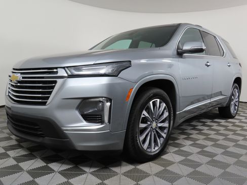 Used 2023 Chevrolet Traverse Premier AWD/4WD image 2