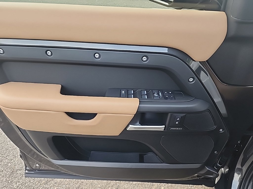 New 2026 Land Rover Defender 110 S AWD/4WD image 9