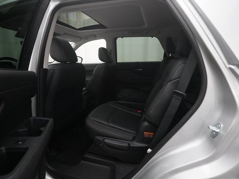 Used 2025 Nissan Pathfinder SL w/ SL Premium Package image 16