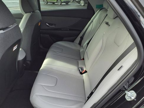 Used 2025 Hyundai Elantra Limited FWD image 7