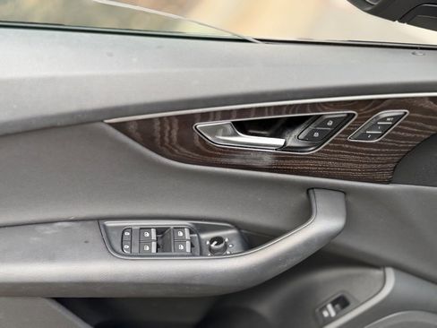 Used 2021 Audi Q8 Premium image 29