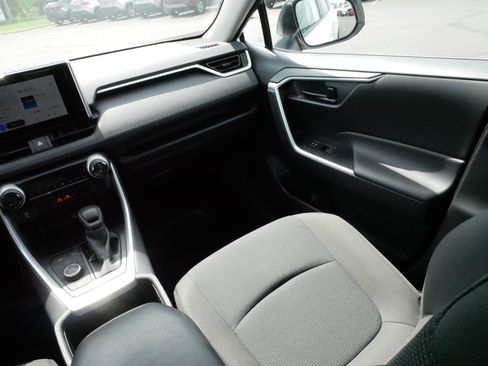 Certified 2025 Toyota RAV4 LE AWD/4WD image 11