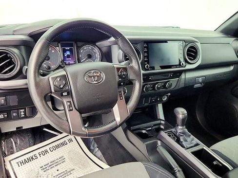 Used 2022 Toyota Tacoma TRD Sport image 10
