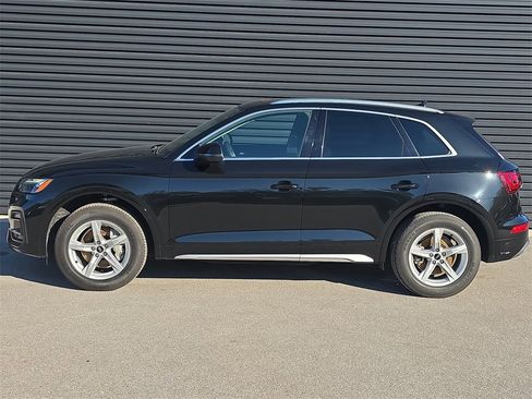 Used 2022 Audi Q5 2.0T Premium w/ Convenience Package image 2
