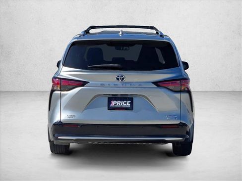 Used 2023 Toyota Sienna Limited FWD image 6