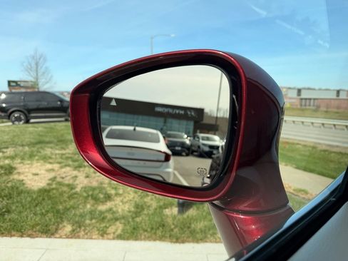 Used 2018 Chrysler Pacifica Touring-L image 10