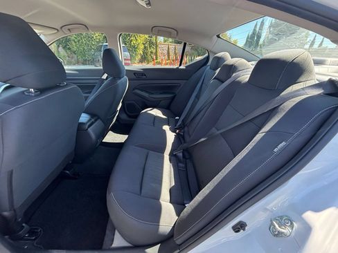 Used 2025 Nissan Altima 2.5 SV FWD image 25
