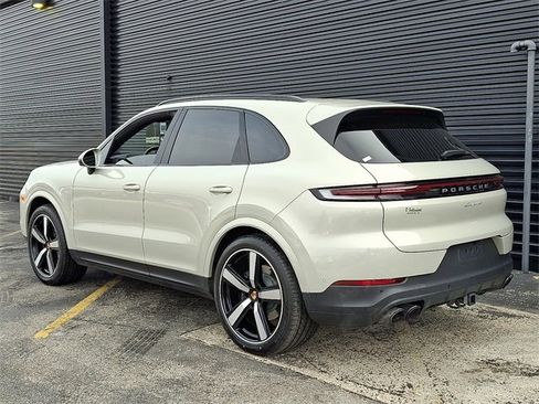 Used 2025 Porsche Cayenne w/ Premium Package Plus image 3