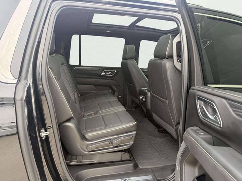 Used 2022 GMC Yukon XL SLT w/ SLT Premium Package AWD/4WD image 14