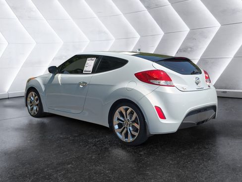 Used 2015 Hyundai Veloster RE:FLEX Edition FWD image 3