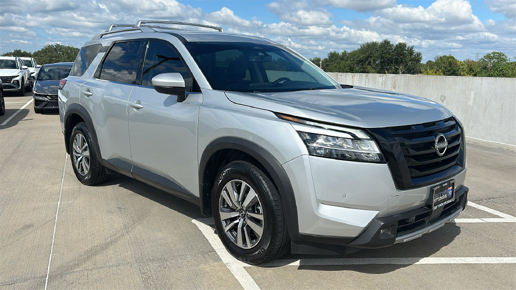 Used 2023 Nissan Pathfinder SL w/ Lighting Package (N92) AWD/4WD image 14