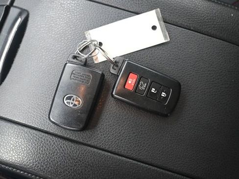 Used 2019 Toyota Highlander SE AWD/4WD image 18