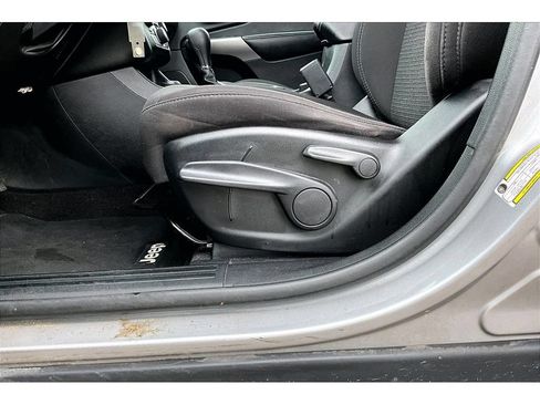 Used 2019 Jeep Cherokee Latitude w/ Popular Appearance Group AWD/4WD image 28