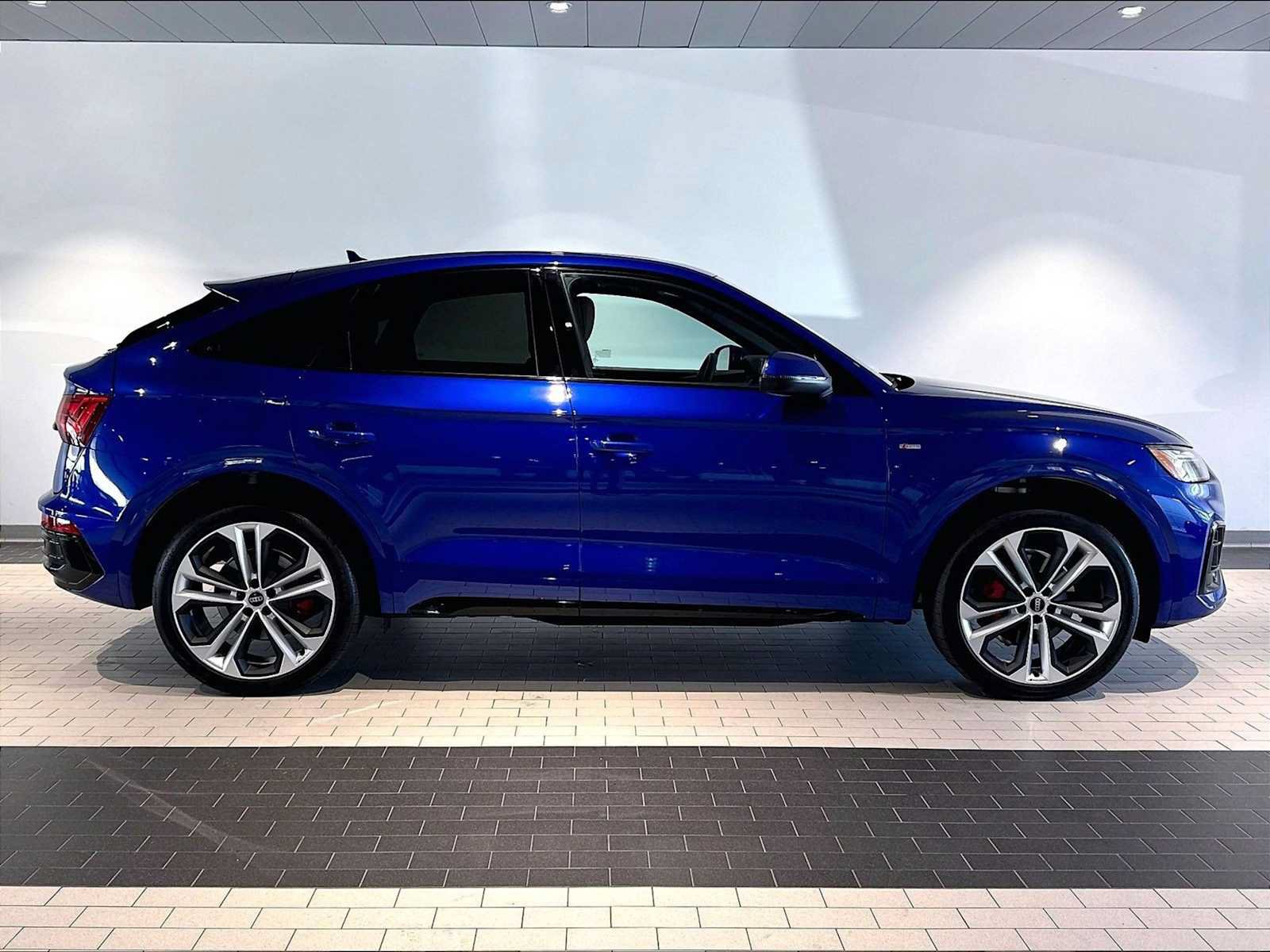 Used 2024 Audi Q5 2.0T Premium Plus w/ Premium Plus Package AWD/4WD image 11