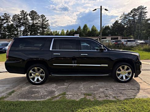 Used 2019 Cadillac Escalade ESV Luxury RWD image 4