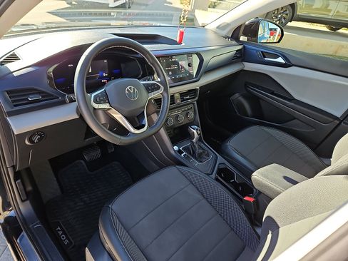 Certified 2022 Volkswagen Taos SE w/ Panoramic Sunroof Package image 10