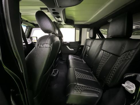Used 2015 Jeep Wrangler Unlimited Rubicon AWD/4WD image 27