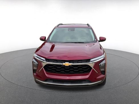 Used 2025 Chevrolet Trax LT FWD image 3