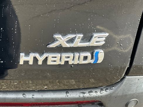 Used 2023 Toyota Sienna XLE image 51