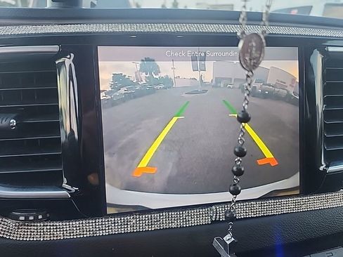 Used 2018 Chrysler Pacifica Touring-L Plus FWD image 4