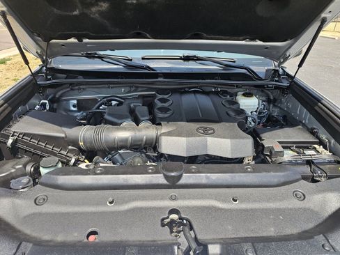 Used 2016 Toyota 4Runner SR5 AWD/4WD image 47