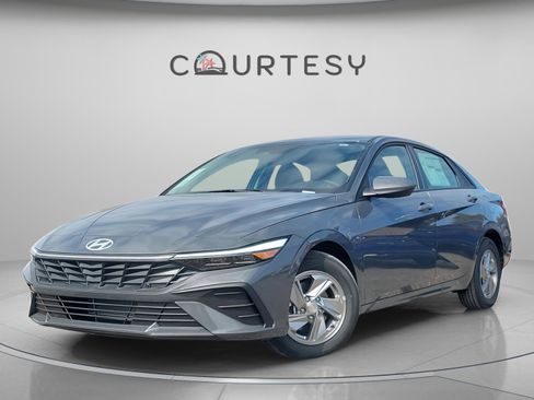 New 2026 Hyundai Elantra SE image 1