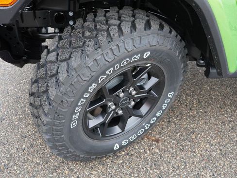 New 2025 Jeep Gladiator Willys image 9