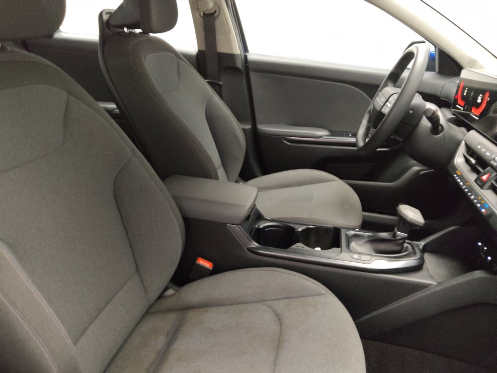 Used 2025 Kia K4 FWD image 21