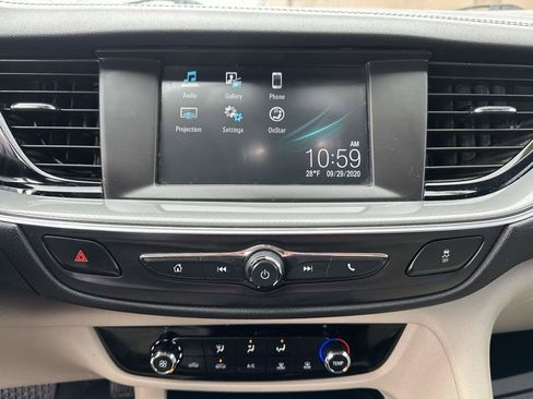 Used 2018 Buick Regal Preferred image 29