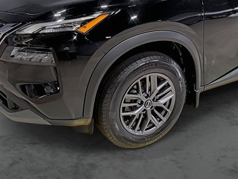 Used 2023 Nissan Rogue S AWD/4WD image 9