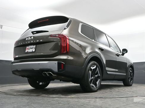 Used 2024 Kia Telluride S image 44