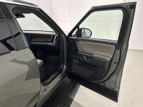 Used 2023 Rivian R1S Launch Edition image 18