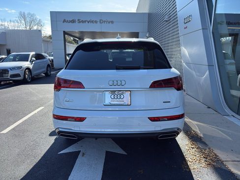 Used 2023 Audi Q5 2.0T Premium w/ Convenience Package image 4