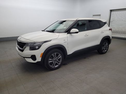 Used 2022 Kia Seltos LX image 2